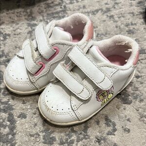 Charming White and Pink Baby Shoes with Lion Motif 90’s